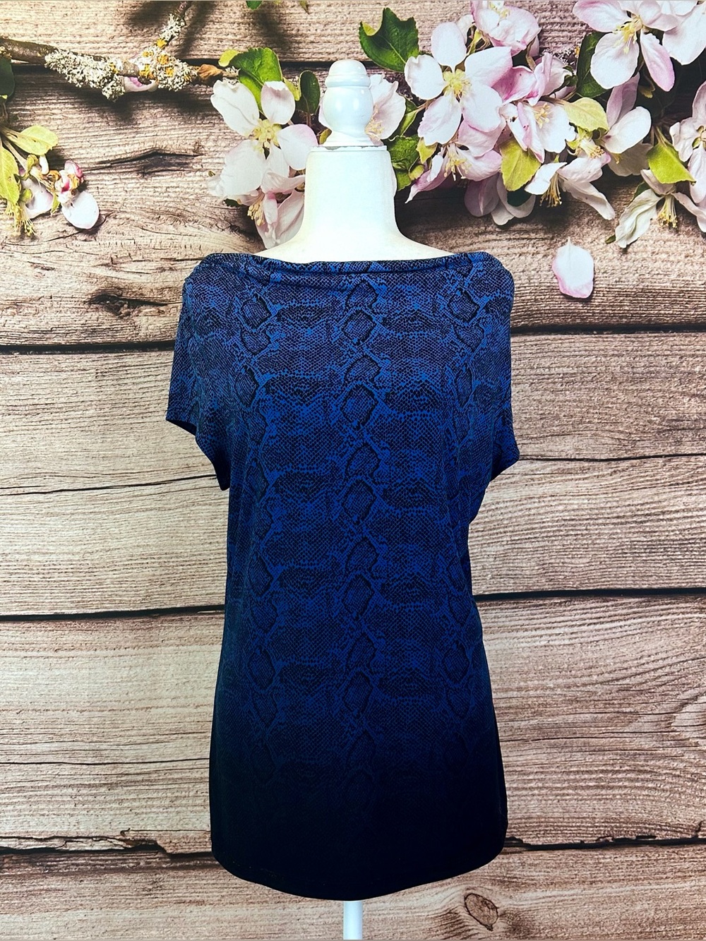 Liz Claiborne Women’s Dark Blue Snakeskin Print Boat Neck Blouse Large